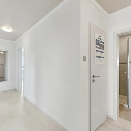 Apartment Crew Beds - In For 7 People - 75m2, 3x Bedroom, 7x Single Bed, Free Coffee, Wifi & Parking - 24h Check In #wob03