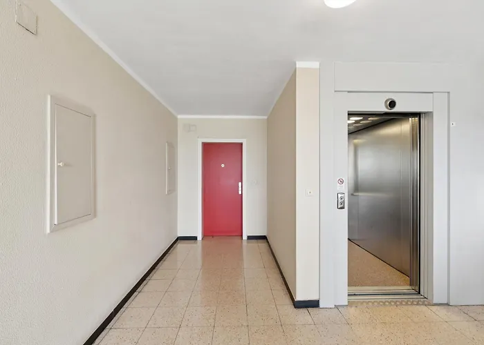 Crew Beds - In For 7 People - 75m2, 3x Bedroom, 7x Single Bed, Free Coffee, Wifi & Parking - 24h Check In #wob03 Daire Wolfsburg