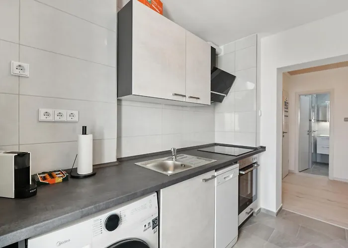 Daire Crew Beds - In For 7 People - 75m2, 3x Bedroom, 7x Single Bed, Free Coffee, Wifi & Parking - 24h Check In #wob03