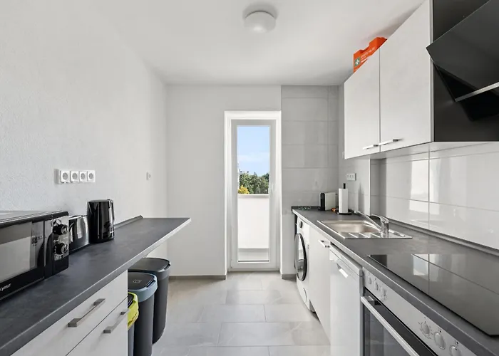 Daire Crew Beds - In For 7 People - 75m2, 3x Bedroom, 7x Single Bed, Free Coffee, Wifi & Parking - 24h Check In #wob03